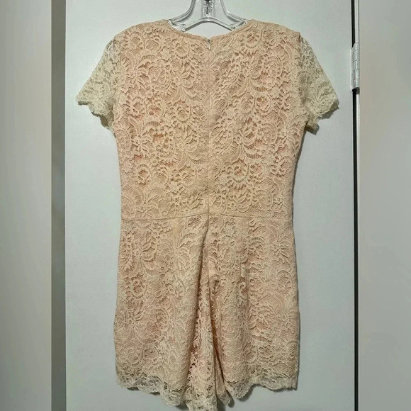 NWT Everly cap sleeve lace romper light pink size S - Picture 2 of 5